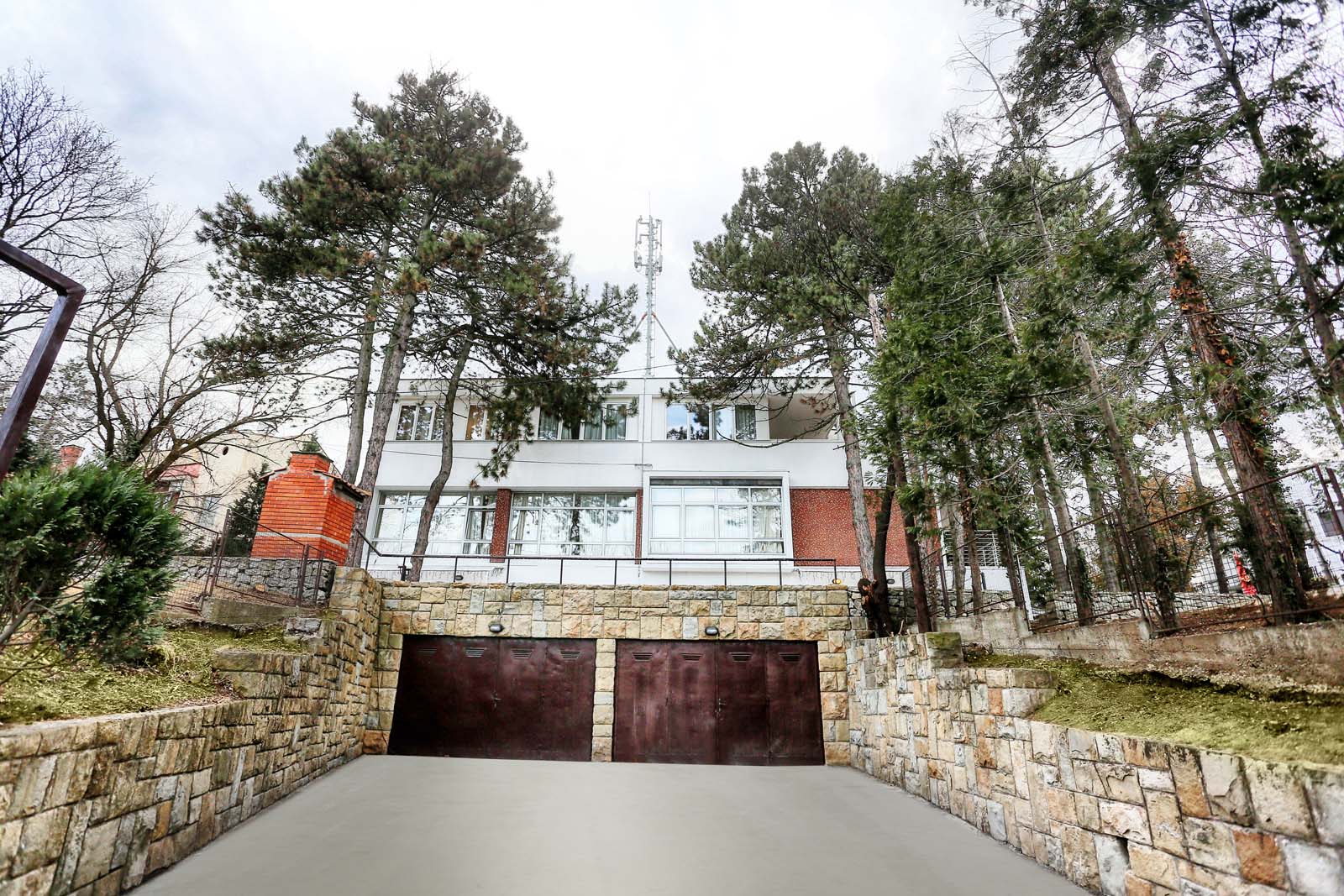 Dvorište sa ulice Dvorište sa ulice